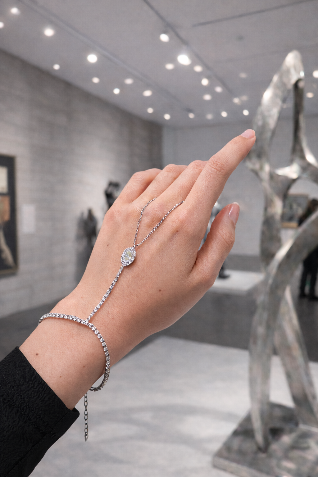 Celestial Lineage Zirkon Süslemeli Şahmeran