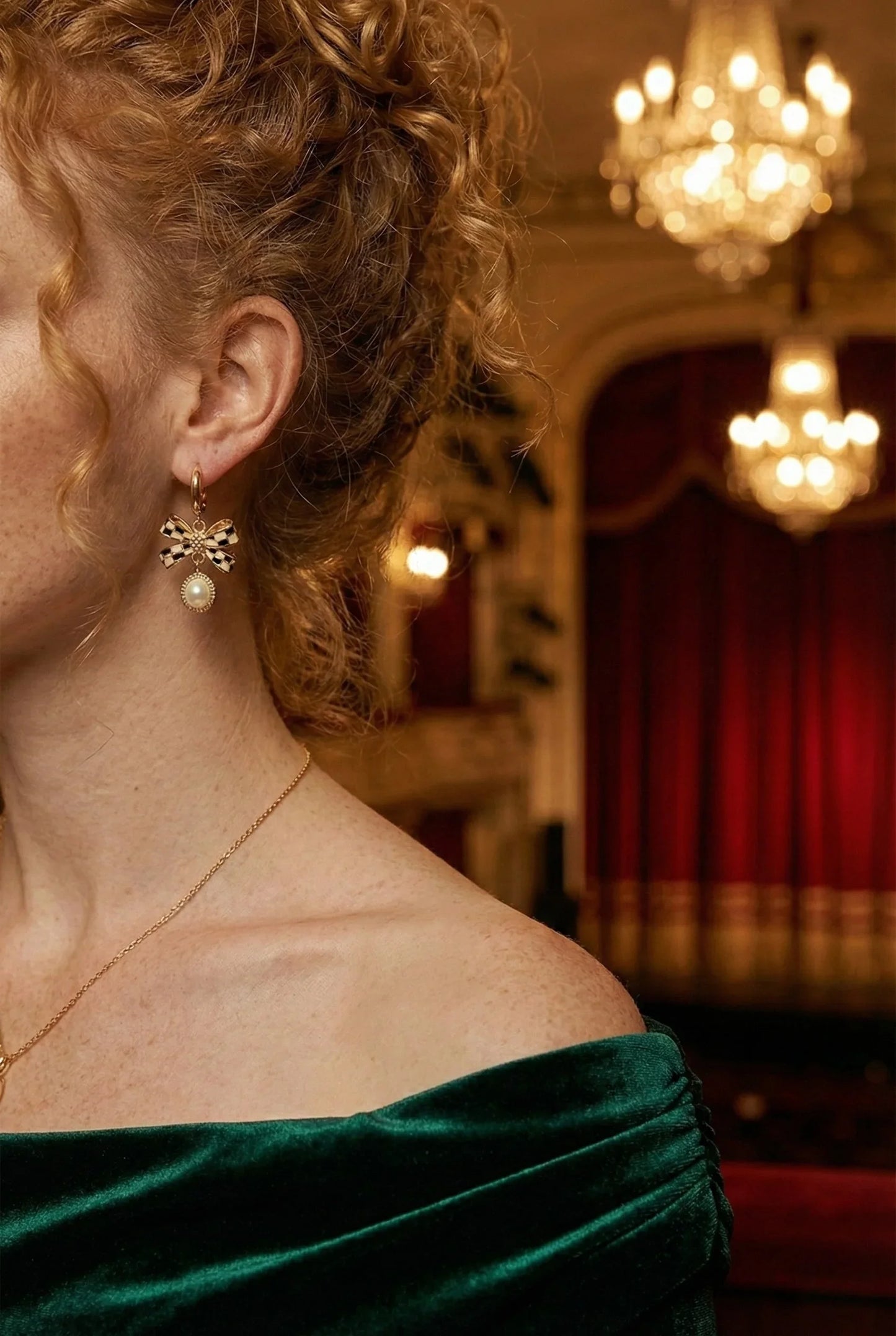 Sacred Ribbon of Gifts Gold Küpeler