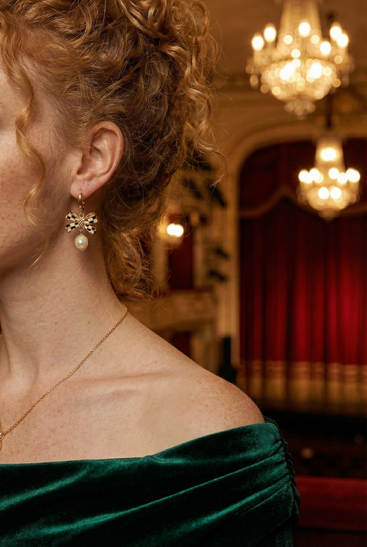 Sacred Ribbon of Gifts Gold Tone Küpeler